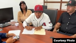 Rubén Gallegos, de 17 años, recibió un bono de firma de 1.8 millones de dólares. 