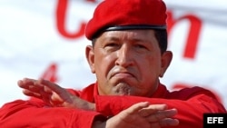 El editorial señala que el presidente Hugo Chávez tiene además pobres antecedentes en materia de la libertad de expresión. 