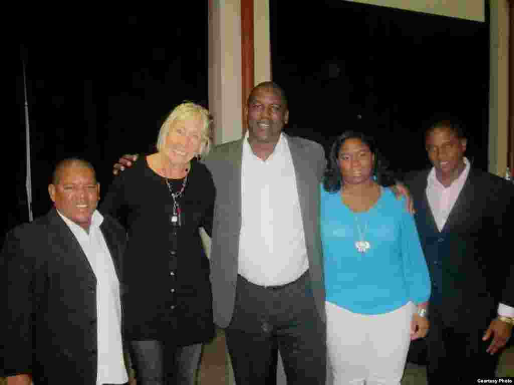 Leonardo Calvo, una de las organizadoras, Juan A. Madrazo, Eleonor Calvo y Veizant Boloy (izq. a der).