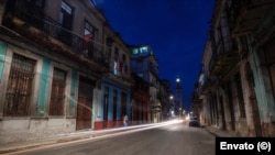 Cubanos se quejan de apagones de hasta 10 horas