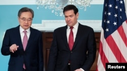 El secretario de Estado de EEUU, Marco Rubio, y su homólogo surcoreano, Cho Hyun, en el Departamento de Estado, en Washington, D.C., en febrero de 2026.