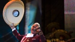 Vicente Fernández durante un concierto en el Zócalo de la Ciudad de México. (AP/Claudio Cruz, archivo)