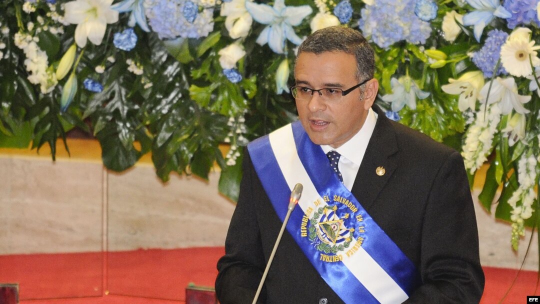 El presidente de El Salvador, Mauricio Funes, en la sesión plenaria de la Asamblea Legislativa en San Salvador (El Salvador). 