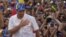 Henrique Capriles habla a sus seguidores durante un acto de campaña en el Estado Carabobo-Naguanagua (Venezuela).