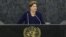 La presidenta de Brasil, Dilma Rousseff, pronuncia un discurso durante su intervención en el debate general de la 68ª sesión de la Asamblea General de Naciones Unidas hoy, martes 24 de septiembre de 2013 en su sede en Nueva York (Estados Unidos). Rousseff