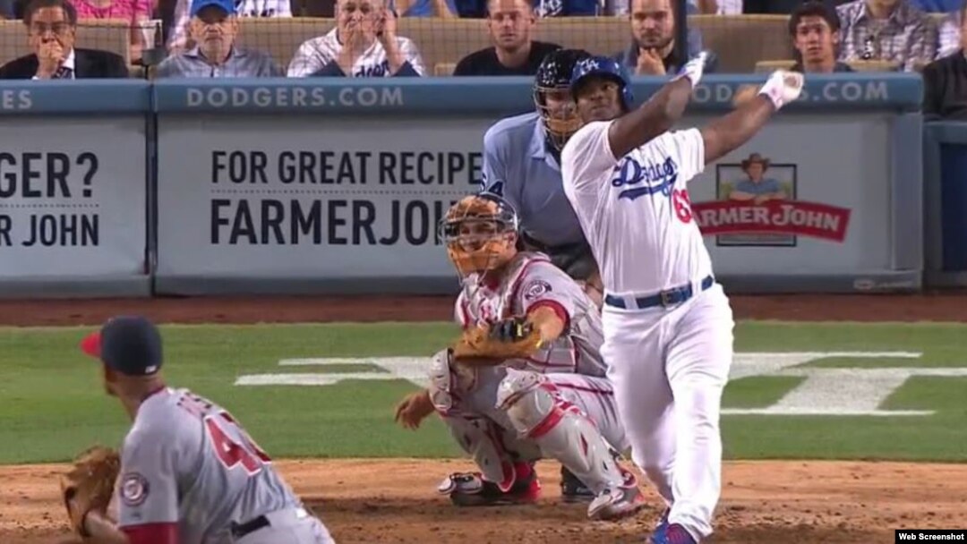 Yasiel Puig limpió las bases en la quinta entrada.