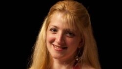 1800 Online con Elizabeth Rebozo