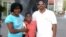 El pastor Carballeda, junto a su esposa e hijo.