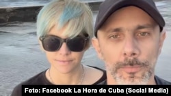 Henry Constantin, director del medio independiente La Hora de Cuba, y la periodista Alejandra García