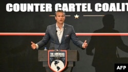 El secretario de Guerra de EEUU, Pete Hegseth, interviene durante un foro de la Coalición de las Américas contra los Cárteles en Ciudad de Panamá, el 12 de agosto de 2026.