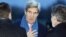  John Kerry (C) arriba a Ginebra hoy 23 Noviembre