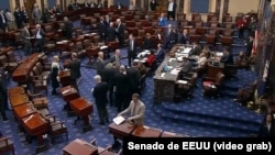 Senado de EEUU durante el voto de la resolución que intentaba limitar los poderes del presidente Trump para ordenar operaciones militares en Venezuela.