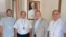 Hammer se reúne con el Cardenal Juan de la Caridad y Monseñores Arturo y Eloy para hablar de los $100 millones en ayuda humanitaria 