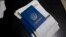 Foto Archivo. Pasaportes cubanos. (AP Photo/Moises Castillo)