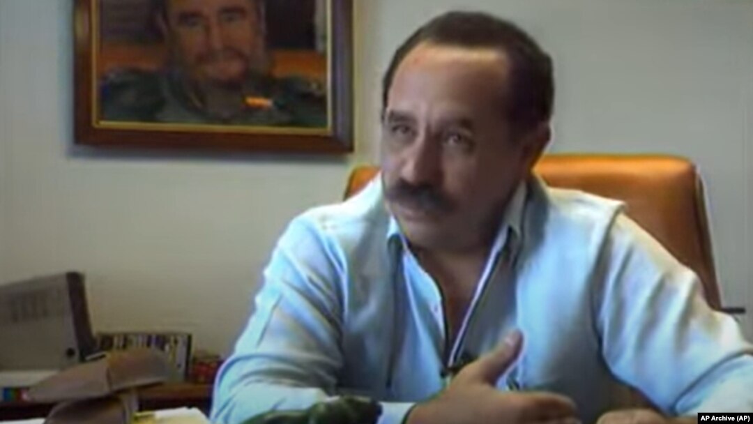 Carlos Aldana Escalante, dirigente del Partido Comunista de Cuba, haciendo declaraciones a la prensa. (Imagen de video de Prensa Asociada/Archivo).