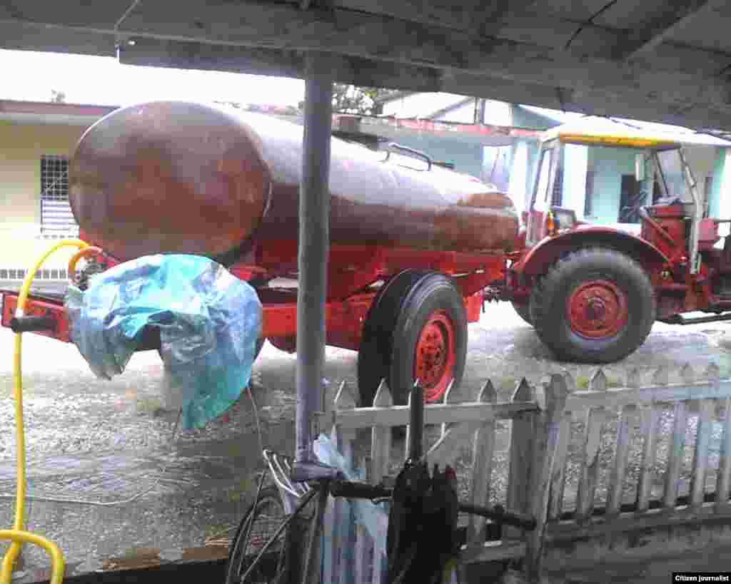 Reportero ciudadano José R Borges muestra como hacen en Cabaiguán cuando la escasez de agua golpea fuerte