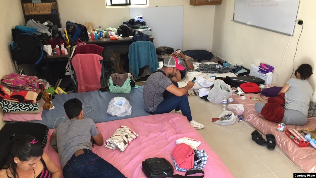 Iglesias y grupos humanitarios ofrecen ayudas a cubanos varados en Nuevo Laredo