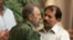 El mandatario nicaragüense Daniel Ortega abraza al dictador cubano Fidel Castro en una conferencia sobre terrorismo en La Habana, en 2005.
