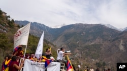 Tibetanos exiliados conmemoran en Dharamshala, India, el 10 de marzo de 2024, el levantamiento de 1959 en Tibet. (AP/Ashwini Bhatia).