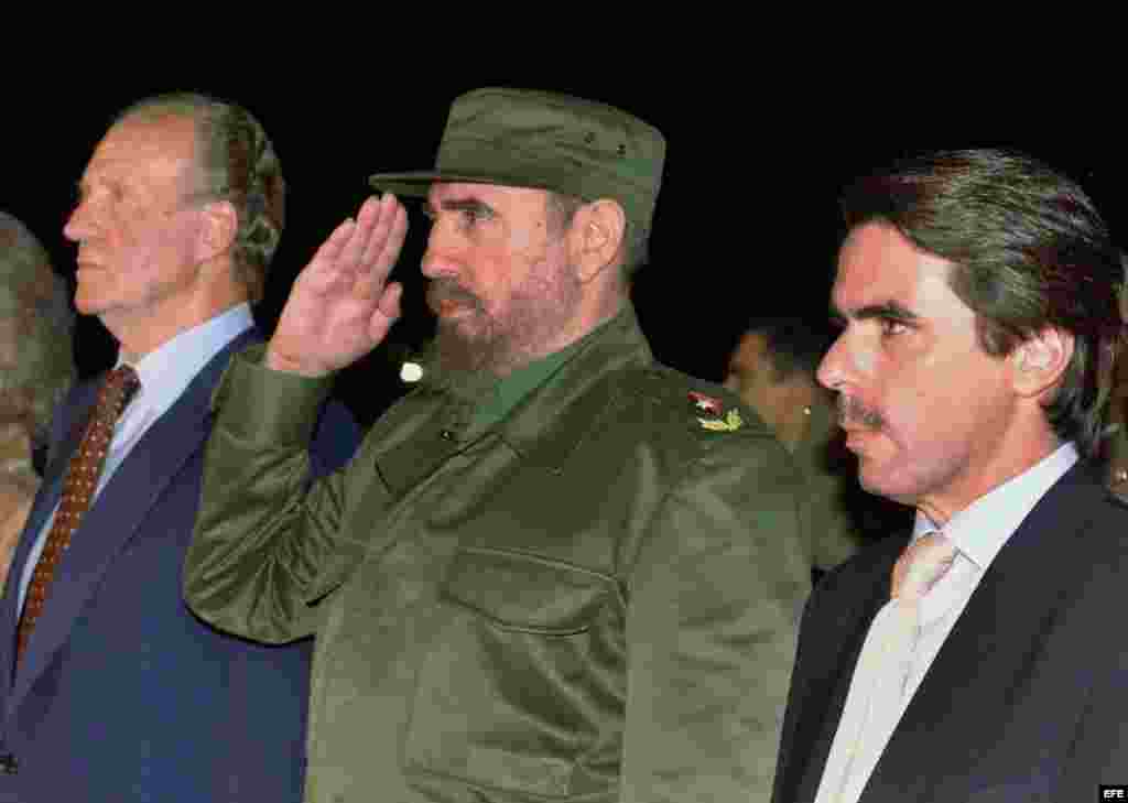 EL REY DON JUAN CARLOS, EL PRESIDENTE DE CUBA, FIDEL CASTRO, Y EL PRESIDENTE DEL GOBIERNO ESPAÑOL JOSE MARIA AZNAR.