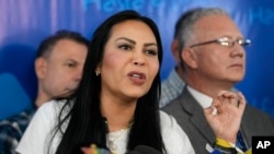 La abogada y política Delsa Solórzano en una conferencia de prensa en Caracas el 24 de julio de 2024. (AP/Fernando Vergara).