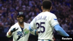 Yandy Díaz (izquierda) y Víctor Mesa Jr. (25) serán los representantes cubanos en la Serie Mundial