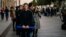 Manifestantes frente al Kremlin exigiendo justicia para el actor Pável Ustínov
