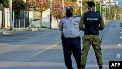 Miembros de la PNR en La Habana, el 4 de abril de 2020.