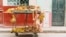 El carro de un vendedor ambulante de frutas y vegetales en una calle de La Habana. 