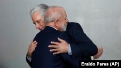 Luiz Inácio Lula da Silva y Miguel Díaz-Canel en la Cumbre del BRICS, en Río de Janeiro, en julio de 2025. (AP/Eraldo Peres/Archivo)