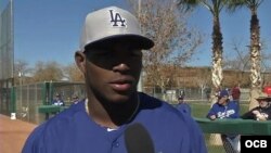 Yasiel Puig conversa sobre los retos del béisbol profesional