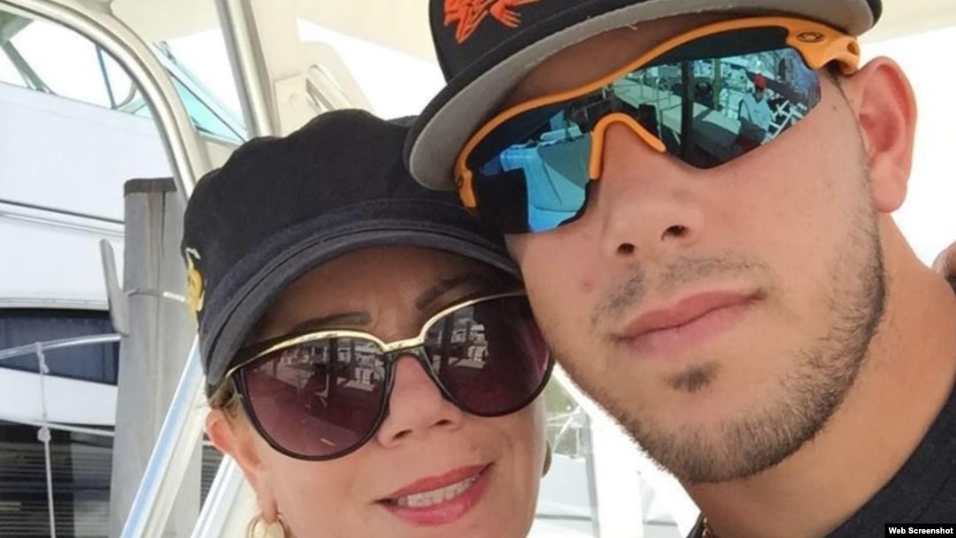(i-e) Maritza Gómez Fernández y José Fernández. Foto tomada del Facebook de Maritza Gómez.