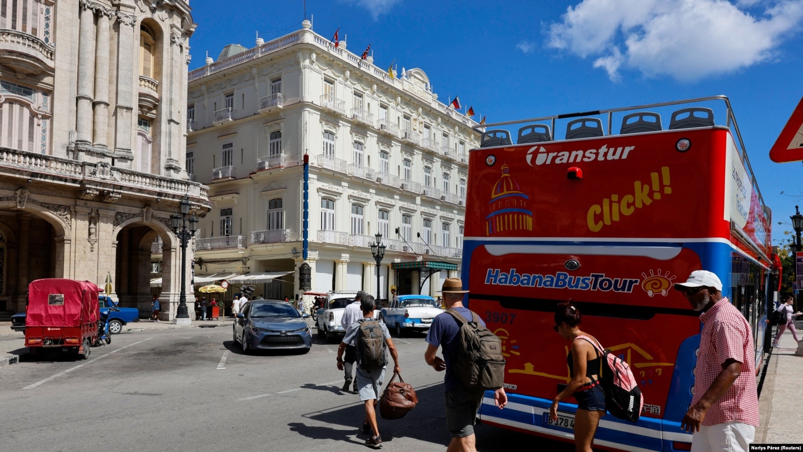 Investigación revela cómo el régimen priorizó la inversión extranjera en el turismo antes de producir alimentos