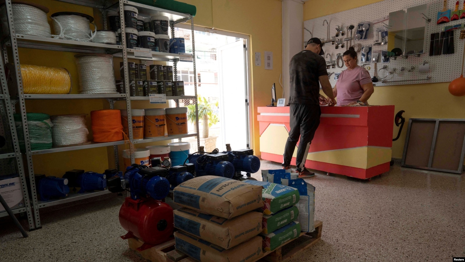 Cuba autoriza a emigrados a tener empresas privadas, pero expertos dudan de las garantías para invertir
