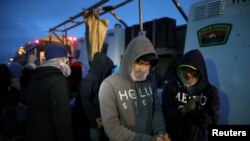 Foto Archivo. Trabajadores migrantes con visas H-2A en King City, California en 2017. REUTERS / Lucy Nicholson 