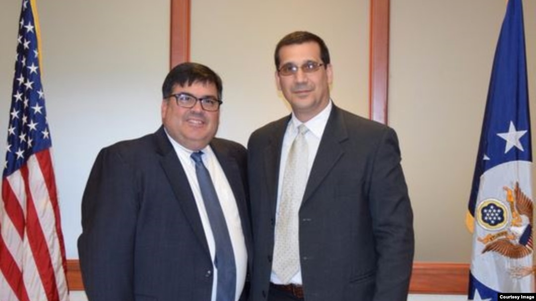 Subsecretario interino de la Oficina de Asuntos del Hemisferio Occidental, Francisco L. Palmieri y opositor Antonio Rodiles.