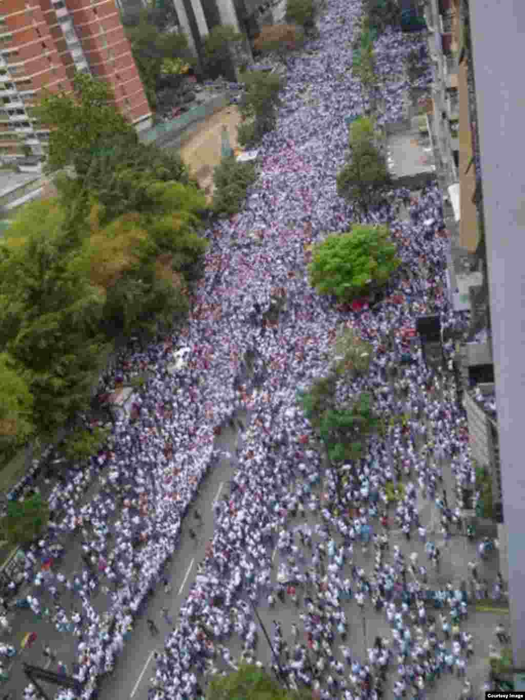 Oposición venezolana en las calles junto a Leopoldo López &nbsp; / fotos Eleonora Bruzual