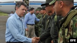 Santos visita las tropas en Aracuca