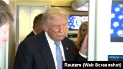 Presidente Doanld Trump en el Air Force One