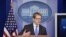El portavoz de la Casa Blanca, Jay Carney, habla sobre la situación actual en Siria durante una rueda de prensa celebrada en la Casa Blanca, en Washington (Estados Unidos), hoy, martes 27 de agosto de 2013
