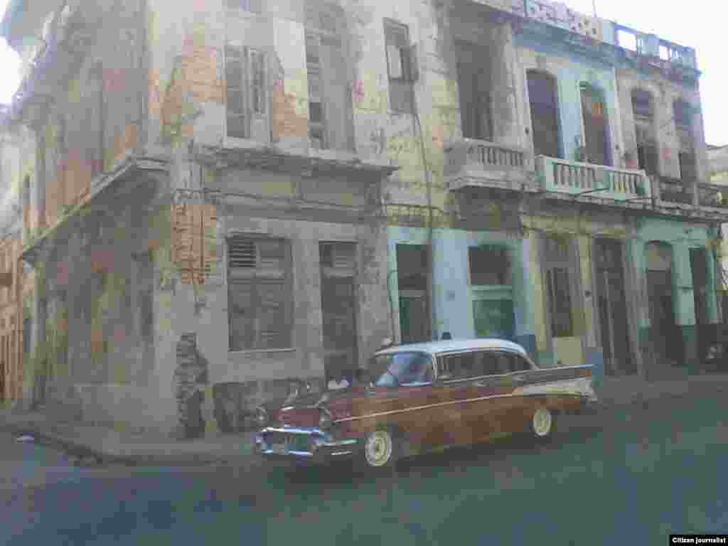 Reporta Cuba Habana edificios Foto Miladis Carnel