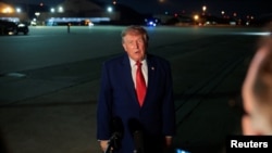 El presidente de los Estados Unidos, Donald Trump, desciende del Air Force One en la Base Conjunta Andrews, el martes 11 de agosto de 2026.
