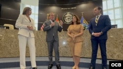 El líder opositor venezolano Juan Pablo Guanipa recibió una condecoración por parte de autoridades de la ciudad de Doral, en el sur de Florida. 