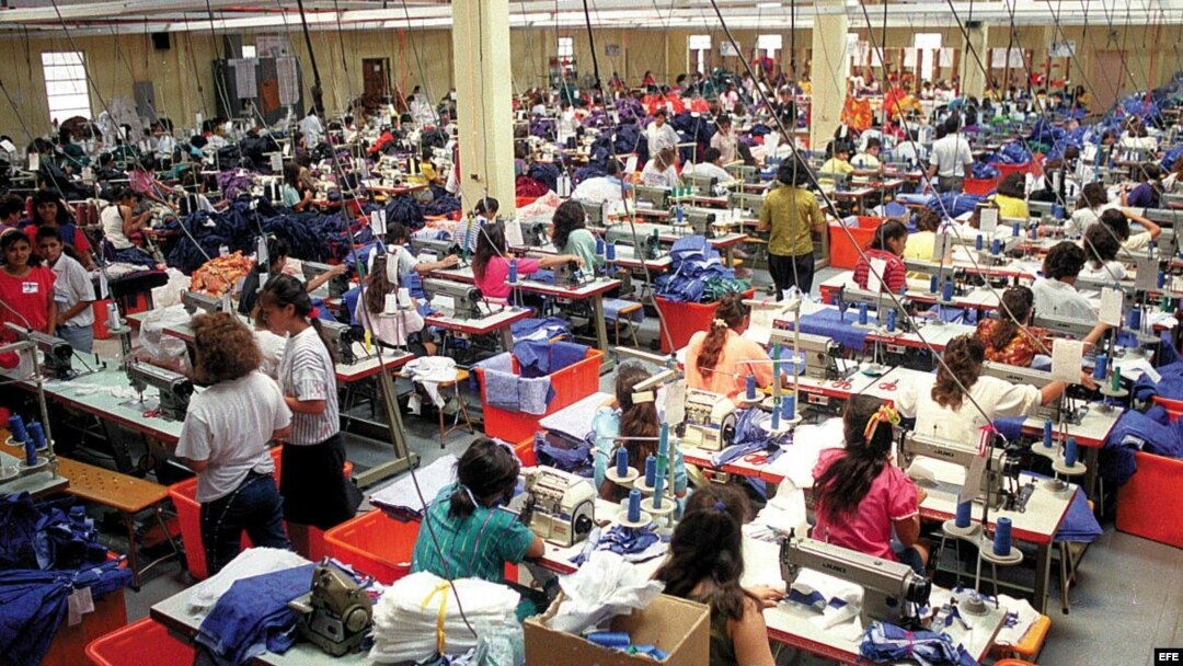 La industria de la maquila o ensamblaje.