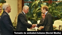 Mathias Kende presentó a Miguel Díaz-Canel el 23 de septiembre de 2025 las Cartas Credenciales que lo acreditan como Embajador Extraordinario y Plenipotenciario del Reino de Bélgica ante la República de Cuba.