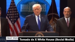 El presidente Donald Trump fustigó el fallo de la Corte Suprema sobre los aranceles.