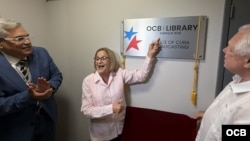 “Que hayan nombrado la biblioteca con el nombre de mi padre es un honor excepcional", dijo su hija, la excongresista Ileana Ros-Lehtinen, en el homenaje de Radio y Televisión Martí a la memoria del historiador Enrique Ros. 