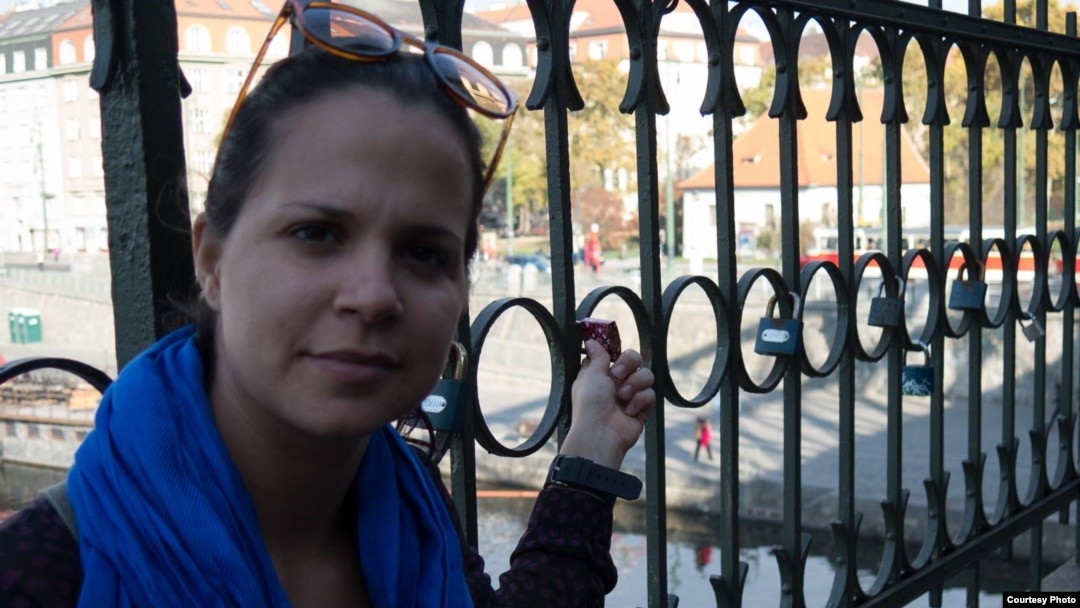 Iris Mariño García, actriz, profesora de actuación y periodista de La Hora de Cuba.