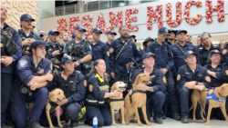 Rescatistas de los departamentos de bomberos del condado de Miami-Dade y de la ciudad de Miami al llegar al sur de Florida procedente de Venezuela. (OCB)