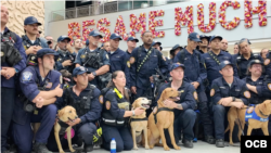 Rescatistas de los departamentos de bomberos del condado de Miami-Dade y de la ciudad de Miami al llegar al sur de Florida procedente de Venezuela. (OCB)